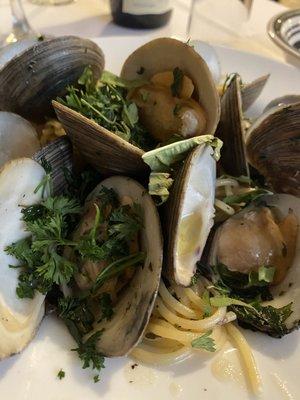 Linguine with clams