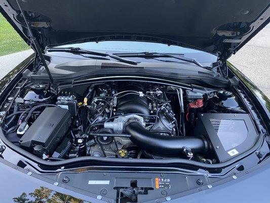 Engine bay detailing on the Camaro !