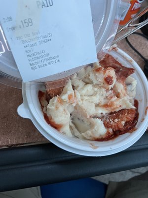 You can clearly see the receipt say "Mac&Chs(4)" and clearly see Mashed Potatoes in the bowl.