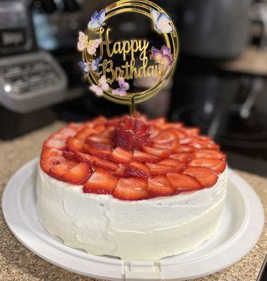 Strawberry Cake w/ a lemon filling, vanilla buttercream & fresh strawberries on top