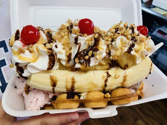 Bubble waffle banana split