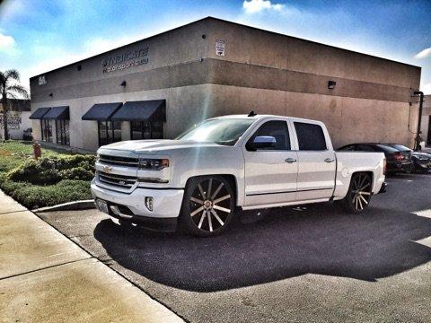 2017 Silverado 1500 bagged with Accuair Suspension on 26" Dubs