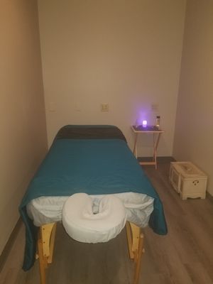 Massage table