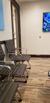 small waiting area (3rd floor suite 3a)