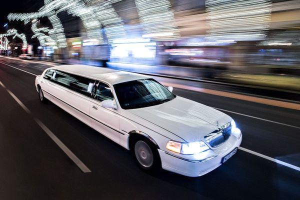 Seattle Towncar service provides airport shuttle and limousine services