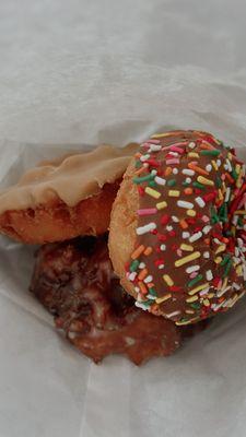 buttermilk maple, cake donut with sprinkles and the apple fritter :)