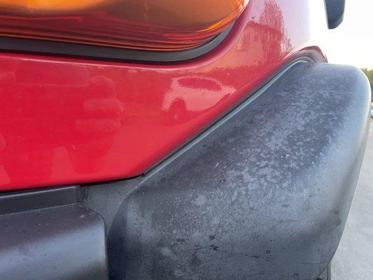 The undamaged fender. You can see it sealed nicely to the front panel.