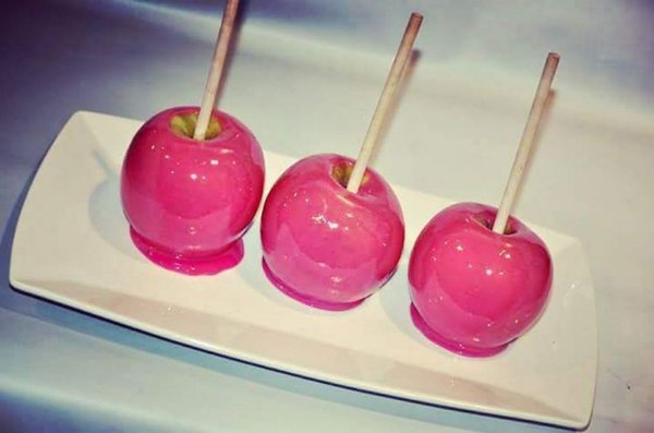 Colored Candy Apples 
Great Birthday,  Wedding Or Any Occasion Party Favors.