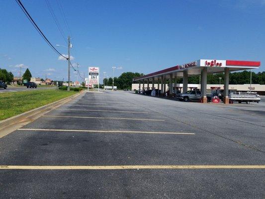 INGLES GAS EXPRESS in Hartswell, Georgia.