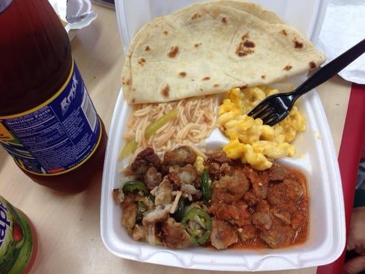 Fideo, mac & cheese, mollejas de pollo, & mollejas de res, and a flour tortilla