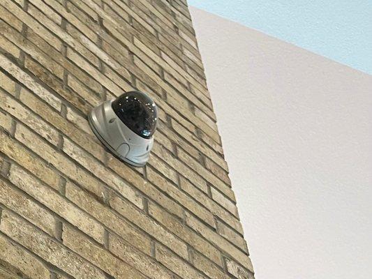 Installation of cameras and security systems, we install all brands and types of cameras and security systems.