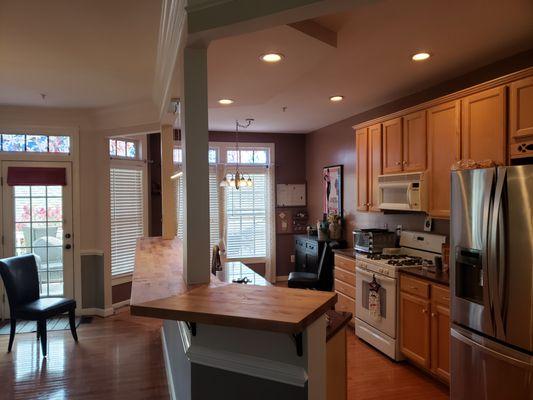 natural wood breakfast bar