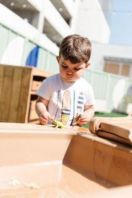 Preschooler playing at Brella's water table