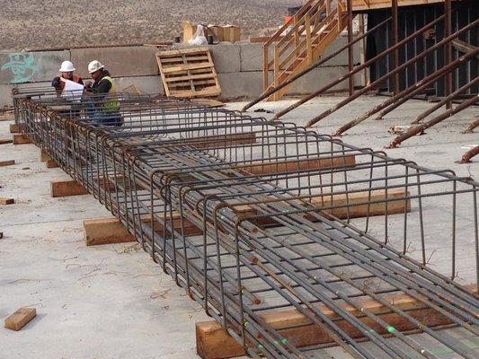 CONCRETE PRECAST BEAM