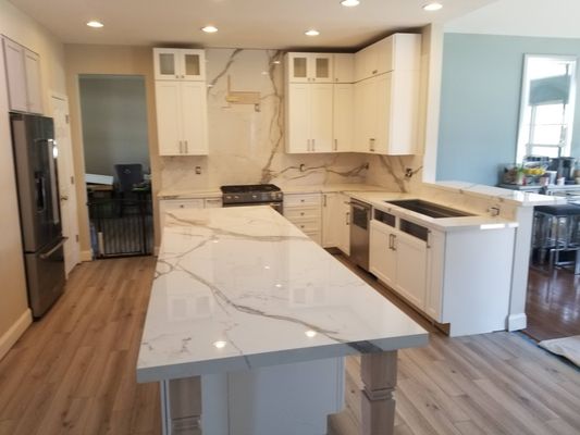 PORCELAIN COUTNERTOPS WITH FULL BACKSPLASH