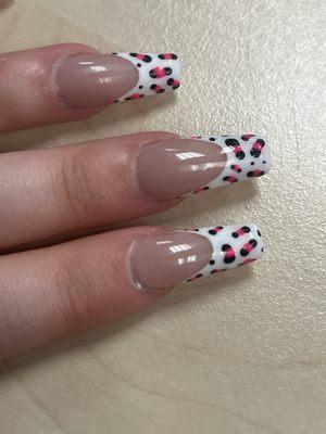 what supposed to me lepord print... looks more like dots. very well french tip, shape, and nice people tho:)