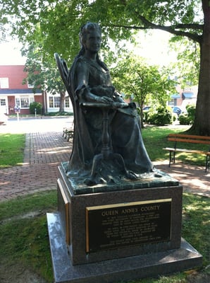 Queen Anne's Statue