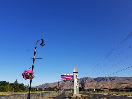 The upper pathway towards Naches.