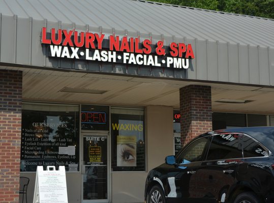 Luxury Nails & Spa