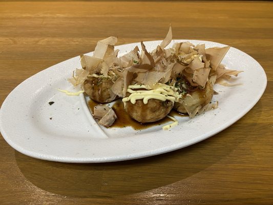 6 pc takoyaki; soft yet chewy with great Benito flakes.