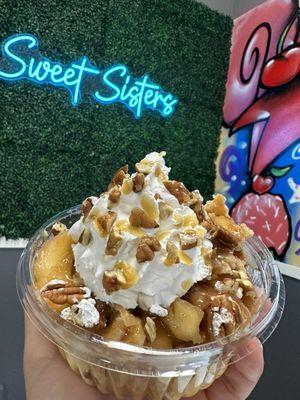 Apple pie a la mode sundae