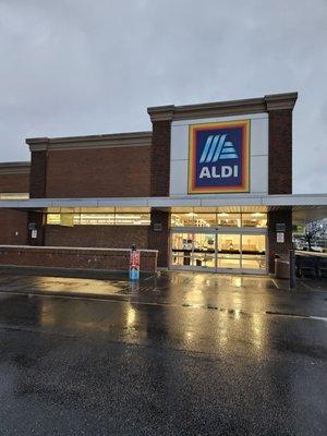 Front of ALDI