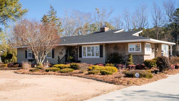 Move In Ready! Has nice pool and poo lhouse!