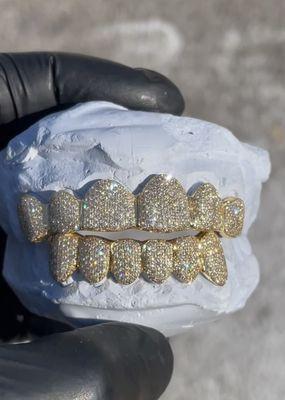 6X6 ICED OUT VVS DIAMOND GRILLZ, YELLOW GOLD