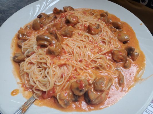 Angel hair pasta with vodka sauce & mushrooms