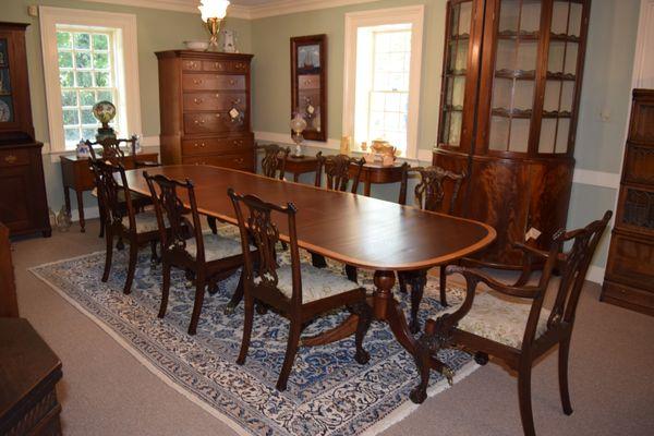 A beautiful banded Duncan Phyfe dining table with a set of 8 chairs.