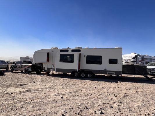 40' 5th wheel camper needing some slide out maintenance done after many days and nights of dry camping!