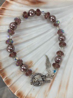 Crystal and pearls bracelet.