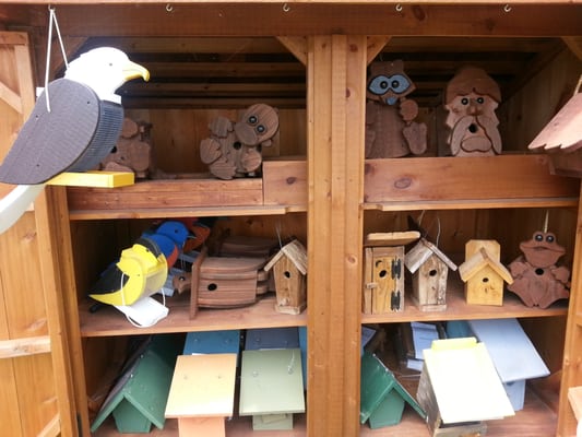 Birdhouses & bird feeders