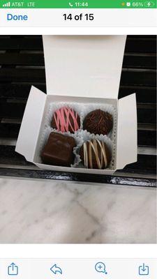 Box of 4 chocolates for wedding favors