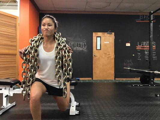 Liz crushing splits squats with 80+ pounds of chains!