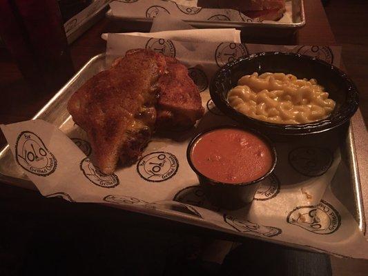 The Hog with Mac n' Cheese $2 upcharge