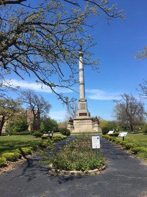 Taken from outside the gates because the monument is always closed.