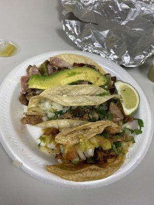 Tacos de suadero, alambre y pastor.