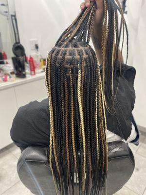 LAVISH28 Beauty & Braids