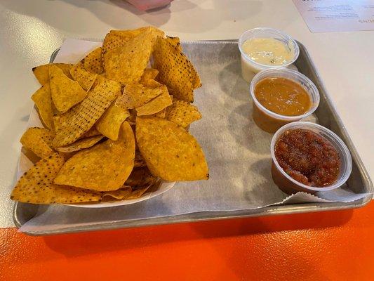 Chips, queso, beans & house made salsa