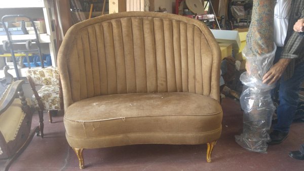 The fab settee I found at Goodwill. Thought it would add a nice touch to the rustic charm of the farm/barn/rustic/industrial style decor.