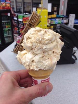 Carmel peanut sundae 2 scoop cone