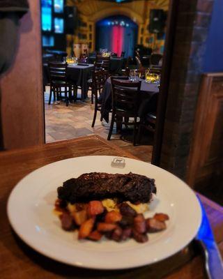 Short ribs, mashed potatoes and carrots