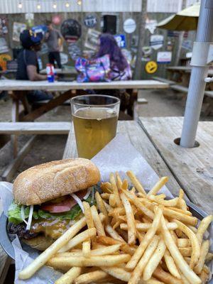 BEST burgers in Lockhart...period. Karaoke on Thursdays (every 2 weeks) on the back patio and very friendly employees.