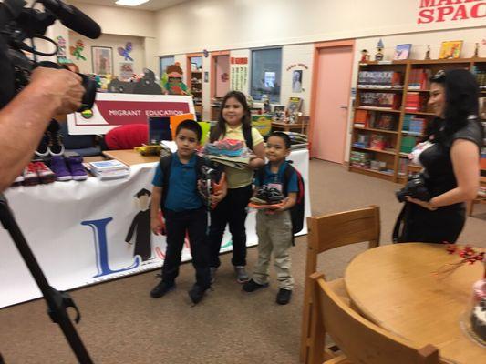 Students pick up Supplies at the Presentation.