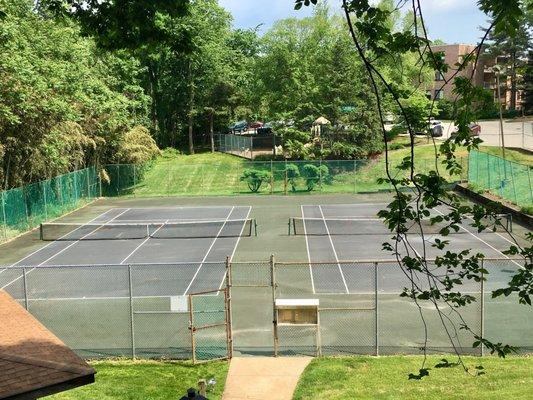 Terrace tennis courts. Free for residents!