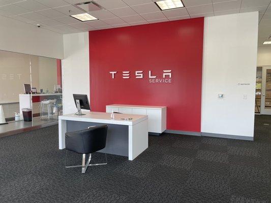 Tesla Service Center