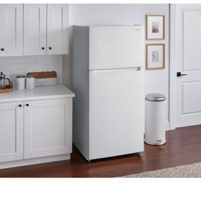 NEW Visanni 18.1 Cu. Ft. Top Freezer Refrigerator 
$375