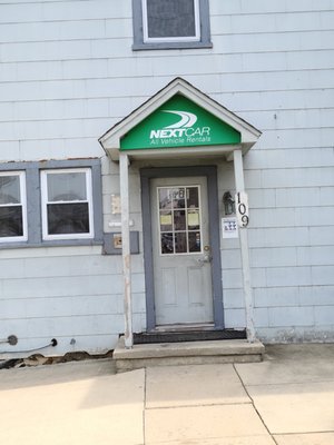 NextCar Laurel, MD customer service entrance - Enter with extreme caution!