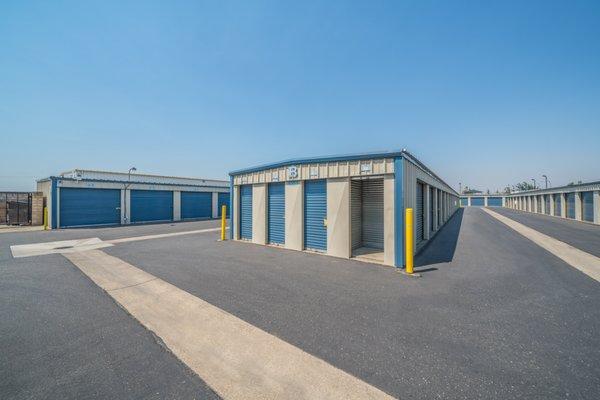 Clean, convenient drive-up storage lockers at Stuff N Storage in Manteca, CA